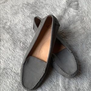Women’s UGG loafer US 7